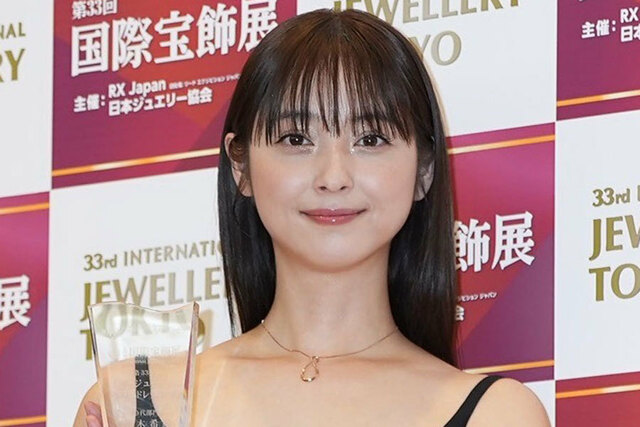 佐々木希、夫・渡部建の活動再開にコメント「ゼロから頑張る主人の姿を見守る」(ENCOUNT) - Yahoo!ニュース
