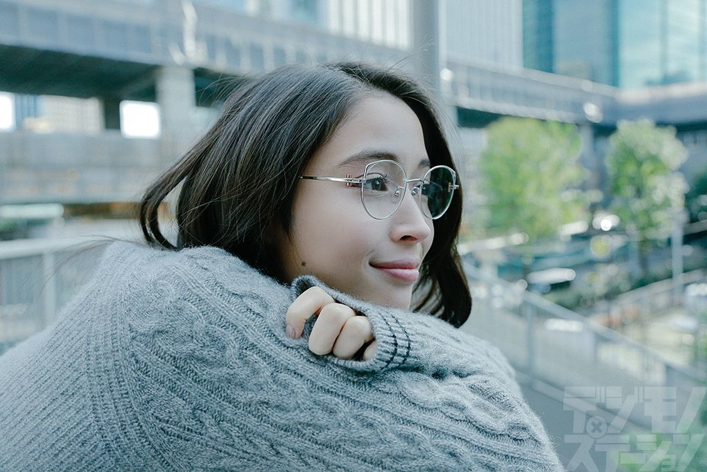 広瀬アリス、メガネグラビア披露!メガネが似合いすぎてスタッフも驚愕 | RBB TODAY