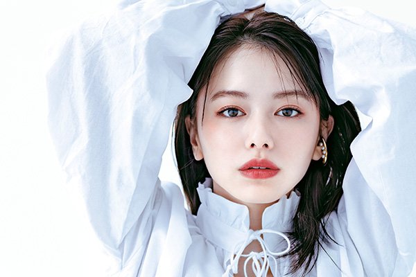 山本舞香が気になる2021春メイク|ディオールのくすみ赤リップのポンポン塗りで一気に春仕様に♪ | 美的.com