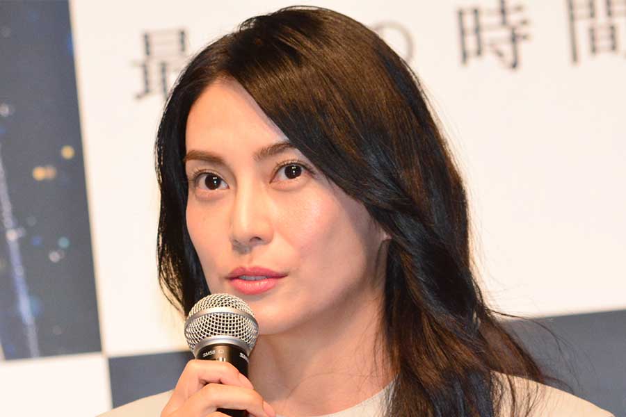 柴咲コウ、北海道の一軒家公開 "森に囲まれた生活"にファン脱帽「うわぁオシャレ」 | ENCOUNT