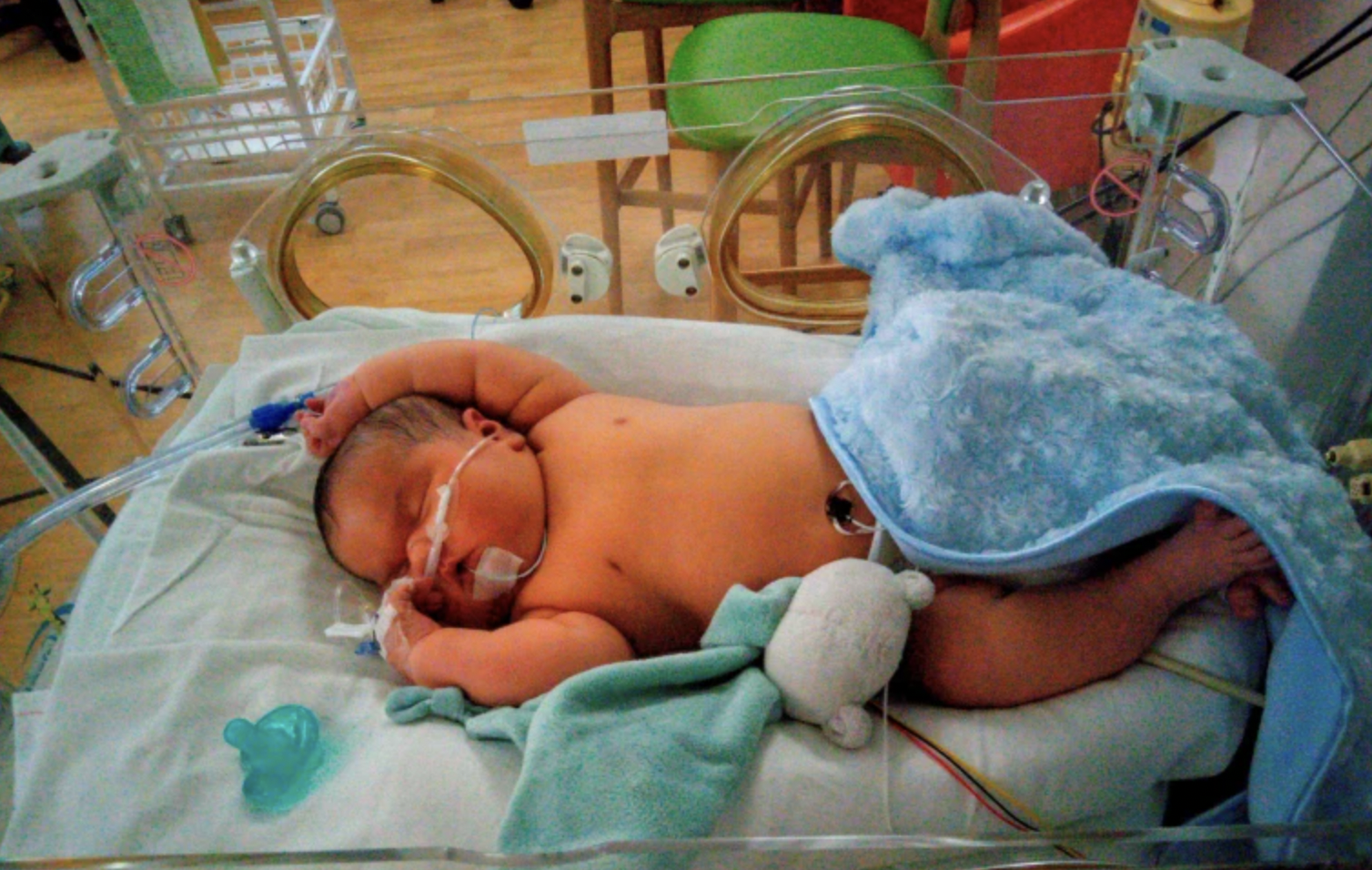mother-gives-birth-to-11-pound-baby-who-weighs-the-same-size-as-a