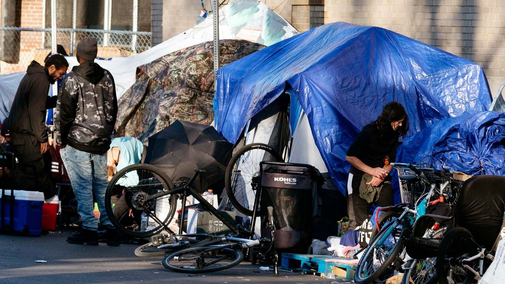 Mayors Of Nyc And Dc Warns Homeless To Stay Out Of Streets As 