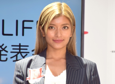 画像・写真 | ローラ、イベントで笑顔も事務所質問に無言 先月に和解を報告 |最新ニュース 1枚目|eltha(エルザ)