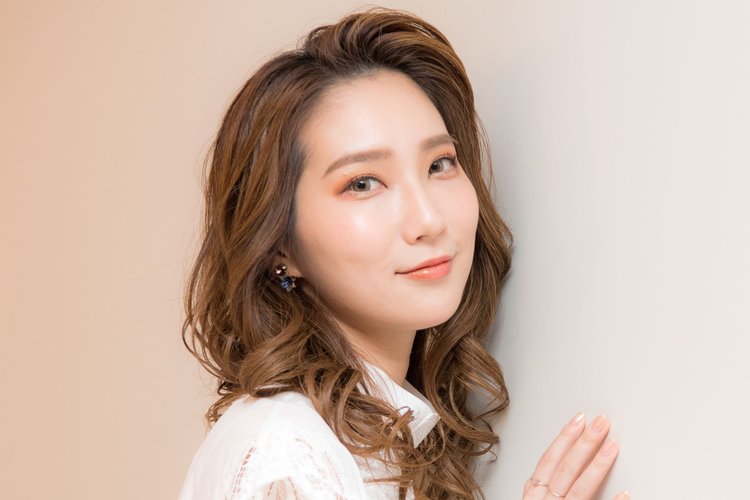 ファーストサマーウイカ、育乳で「Fカップまで成長」ランジェリー姿を披露 | ORICON NEWS