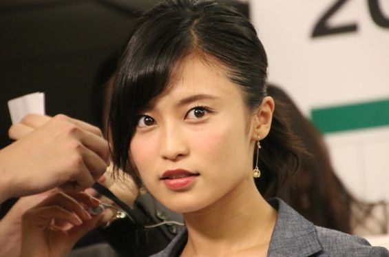 小島瑠璃子のことを嫌いな芸能人続出？！嫌われる理由とは？あざとい言動が原因なのか。 | 〜憧れは流星のように〜