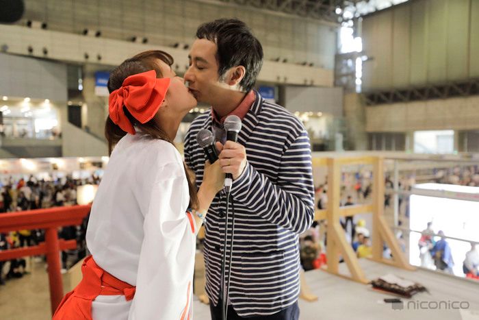 ニコニコ超会議」いしだ壱成＆飯村貴子サプライズ登場、キスのリクエストに大照れ | ドワンゴジェイピーnews - 最新の芸能ニュースぞくぞく！