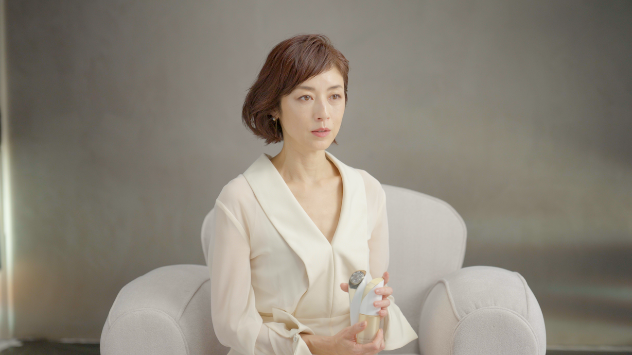 高岡早紀、すっぴん風メイクで”美の秘訣”を語る! | ACTRESS PRESS