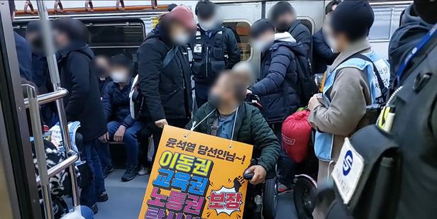 임종 지키러 간다는 시민에 버스 타라?” 이준석, 연일 장애인 단체 비판 - 조선일보