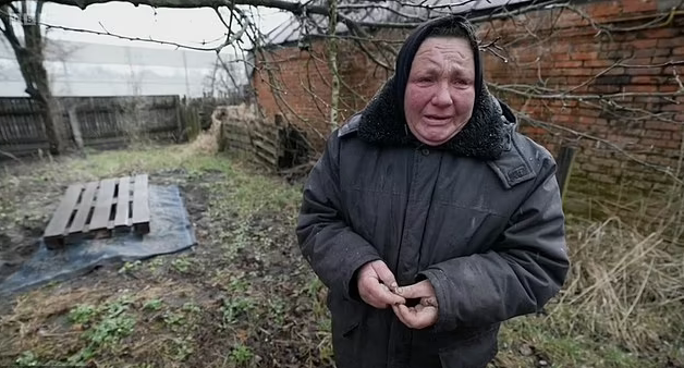 JUST IN: Grieving Ukrainian Mother Breaks Down In Tears Over The Grave ...