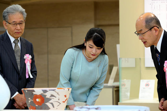 眞子さま、日本伝統工芸展を鑑賞：朝日新聞デジタル