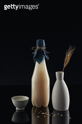 막걸리, 술 (음료), 차가운음료 (무알콜음료) (jv12085134) - 게티이미지뱅크