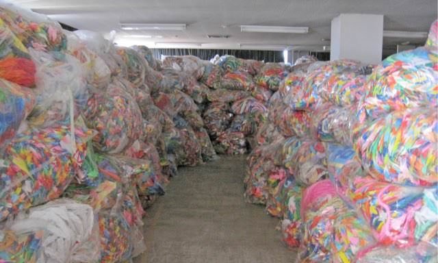 『有難迷惑』について考えさせられる・・部屋の大半を占める『千羽鶴』の袋の山