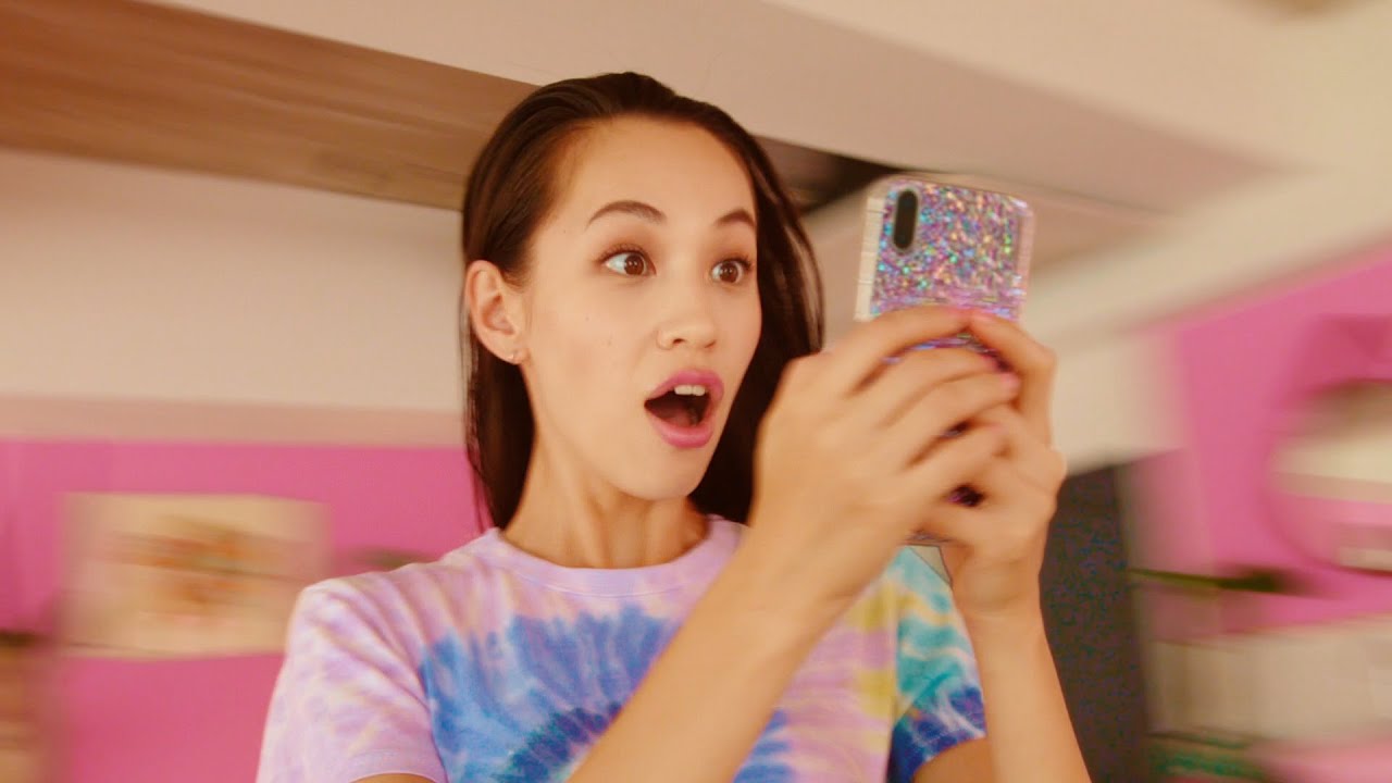 水原希子、ソーシャル系アプリで友達探し「Tinder」CMメーキング&インタビュー - YouTube