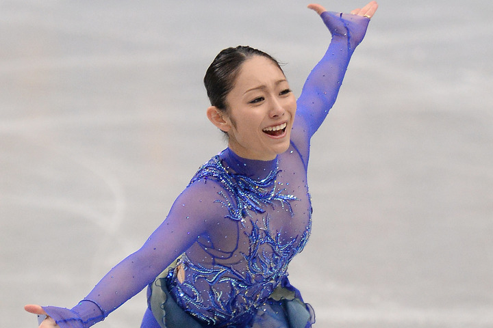 安藤美姫が現役さながらのジャンプを披露!「まだまだ現役じゃないですか」「キレッキレですね」とファン絶賛!|ニフティニュース