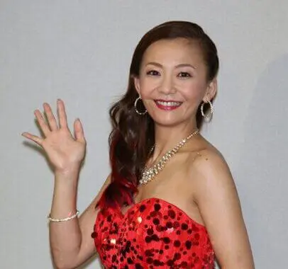 華原朋美の若い頃がかわいい!全盛期の全身写真やスタイル体重もまとめ