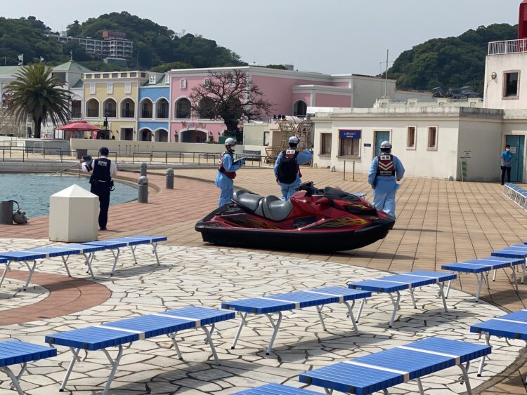 愛知県蒲郡市ラグーナテンボス・ラグナシアで水上ショー『セイレーン・サーガ』公演中に人身事故「ラグーナ蒲郡で水上 バイクが観客に突っ込んだ、幼い子どもを含む観客2人とキャスト1人が怪我」#ラグーナ #蒲郡 4月23日 | まとめ部