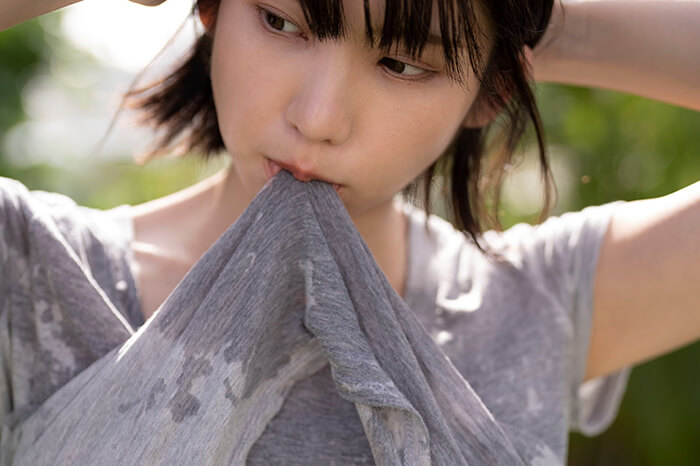 本人史上最大の露出！？コスプレイヤーえなこ、初の“コスプレなし”写真集を発売 (2021年9月8日) - エキサイトニュース