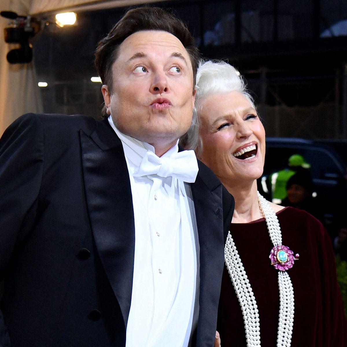 World S Richest Man Elon Musk Makes His Way To The Met Gala With His