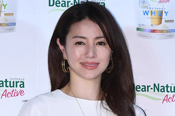 半沢」「おちょやん」も…話題作で存在感放つ井川遥の飛躍 | 女性自身