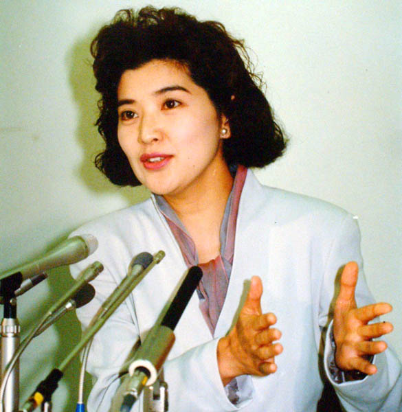 桜田淳子】34歳桜田淳子を追って…“統一教会”の「合同結婚式」を直撃|日刊ゲンダイDIGITAL