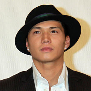 市原隼人がカメラで撮影しているものと酒癖も悪いのか? - leoのやじ馬日誌