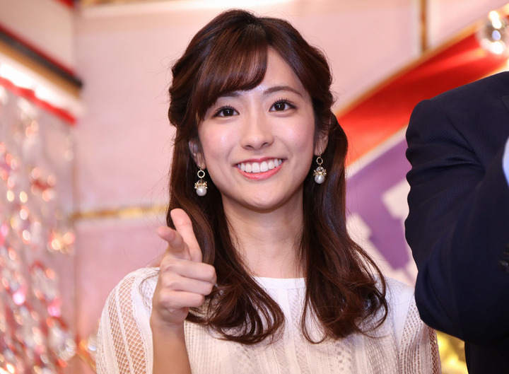 TBS田村真子アナ:レースの白ワンピで初々しく 足元はヌーディーに - 毎日キレイ