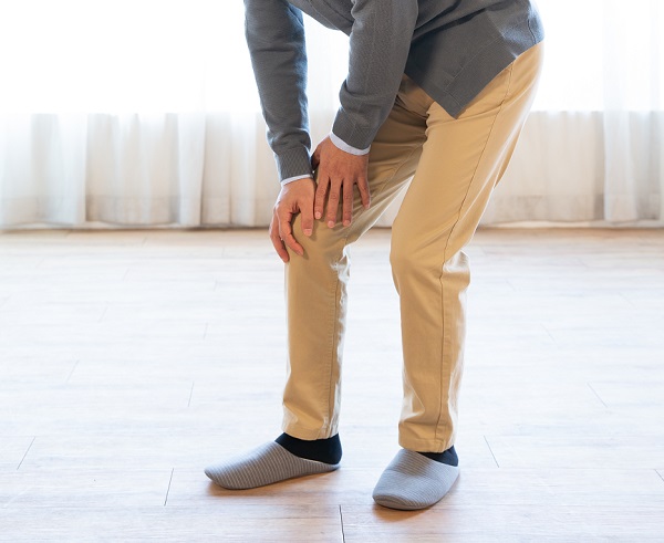 관절염으로 아픈 무릎…