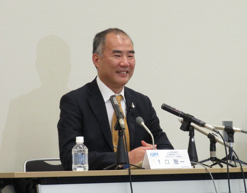 後輩に道を譲るべき」 野口聡一さんJAXA退職で会見 | 毎日新聞