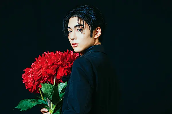 市川染五郎「歌舞伎に向かない長い手足がコンプレックス」 | 女性自身