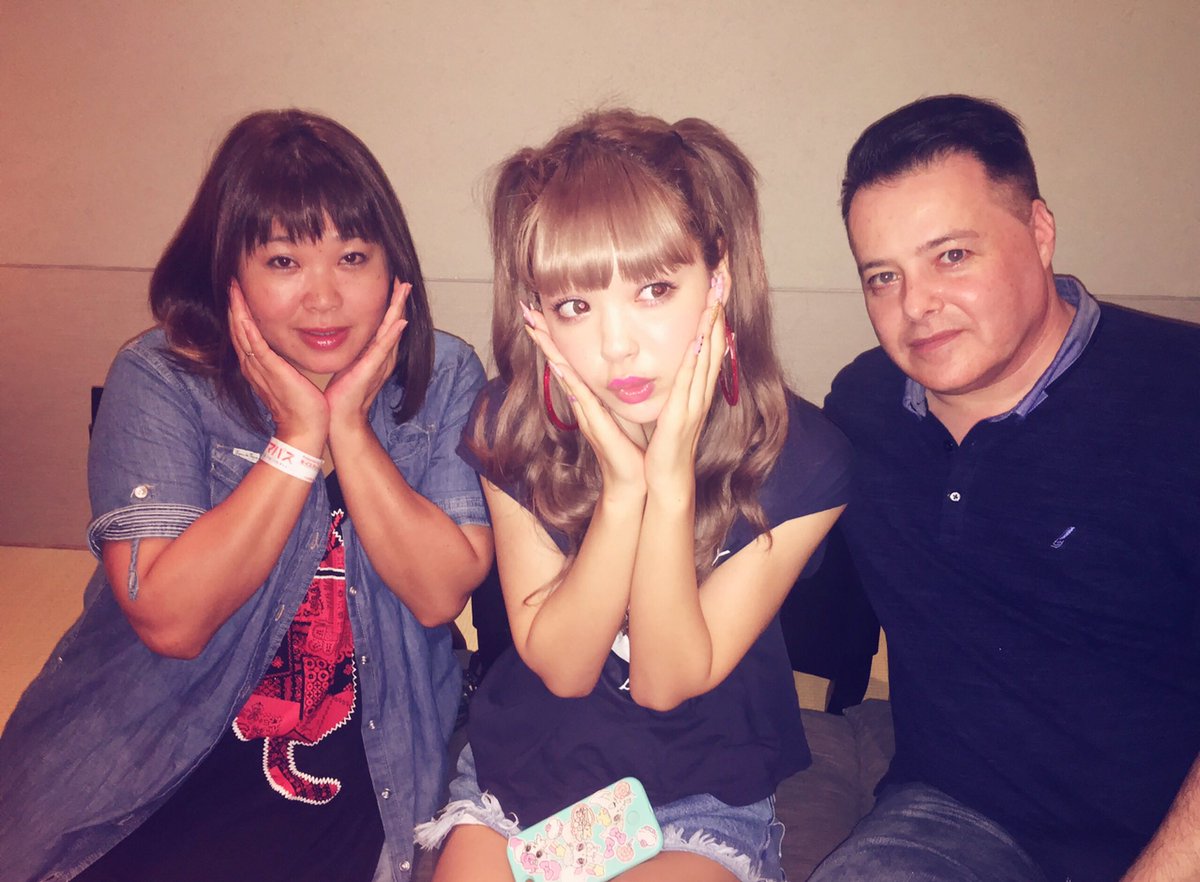 藤田 ニコル(にこるん) on Twitter: "3人揃った👨👩👧💋💋笑 うちの後ろに下がるのやめて笑 ままとダディ。 https://t.co/thUVKaZuRG" / Twitter