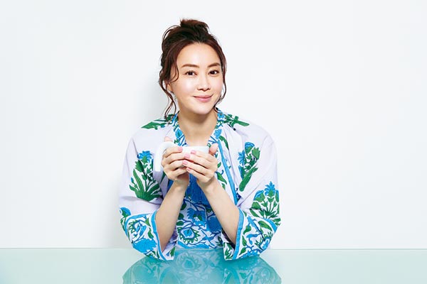 観月ありさの朝晩 美容ルーティン|芸能生活40周年を支える美しさの秘密は?(FASHION BOX) - Yahoo!ニュース