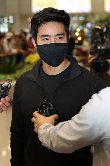 지난 27일 귀국한 이근 전 대위 / 뉴스1