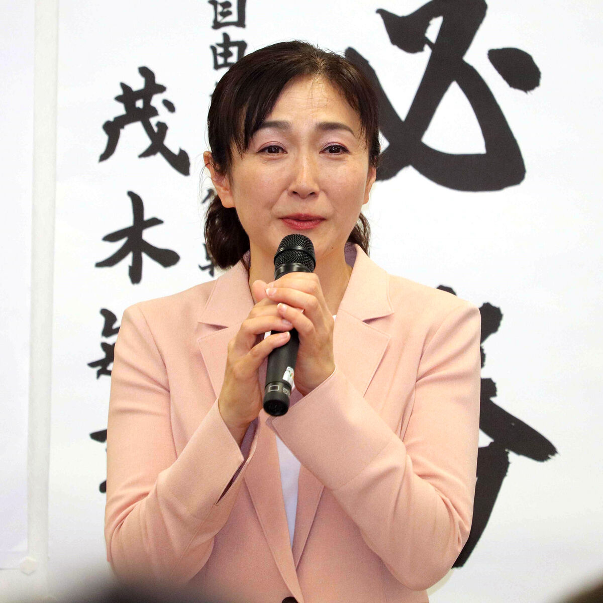 東京選挙区から出馬予定の自民・生稲晃子氏 都内で涙の事務所開き「涙腺がまずいことに」 : スポーツ報知