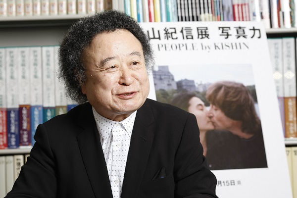 写真家・篠山紀信氏インタビュー<br>《篠山紀信展 写真力 THE PEOPLE by KISHIN》|札幌のお店・イベント、動画やレシピ情報｜ふりっぱーWeb