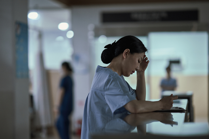 가슴 만지고 성희롱·칼에 찔리기도…" 환자 