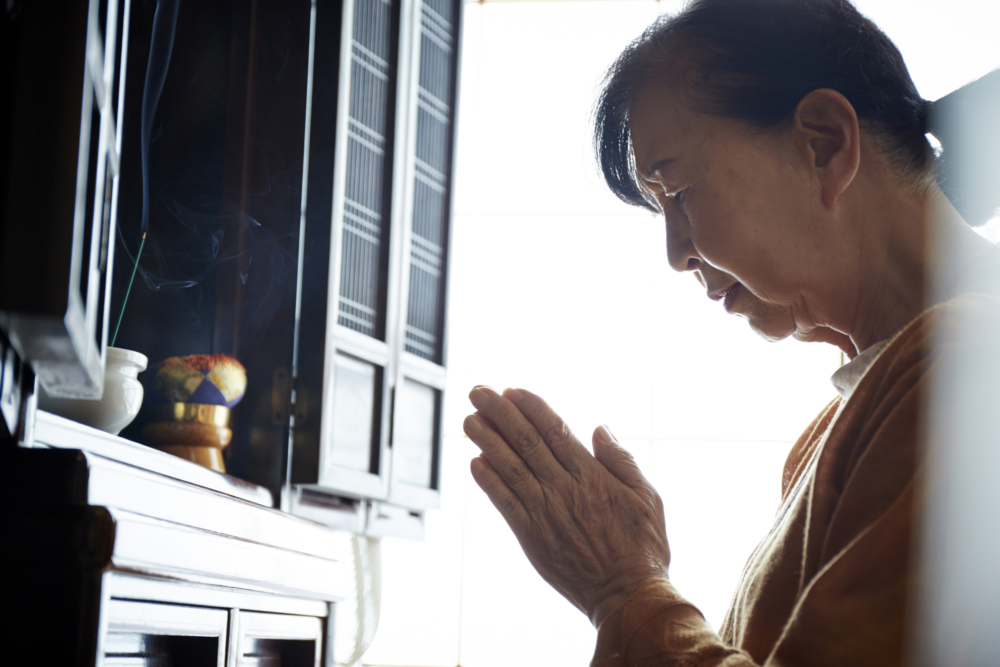 仏壇の引っ越し手順 供養(魂入れ・魂抜き)、お布施の相場、梱包方法|引越し見積もり・比較【SUUMO】