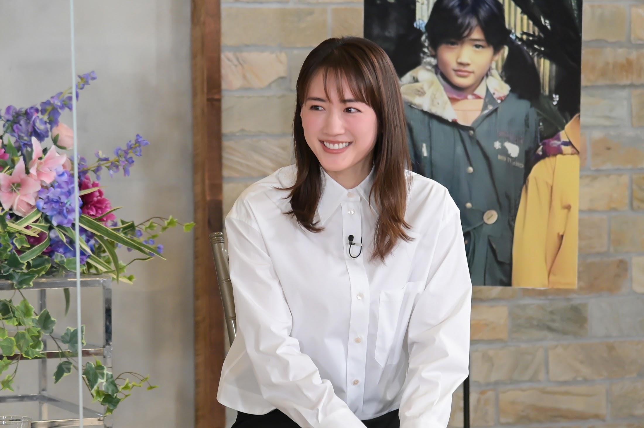 綾瀬はるか:「女優辞めてもいい」と覚悟した作品 「初耳学」で語る 多部未華子が明かす素顔も - MANTANWEB(まんたんウェブ)