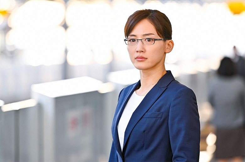 綾瀬はるかと上白石萌歌が義理の親子に!ギャグシーンも楽しめるドラマ「義母と娘のブルース」|芸能人・著名人のニュースサイト ホミニス