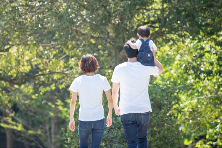 家族写真撮影で、あえて顔を入れない写真を撮る | YUKICA Photo & Design 福室ゆきこ