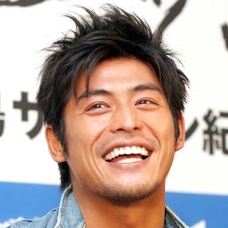 坂口憲二2022現在がコーヒー屋!消えた理由は難病の病気?嫁が料亭経営! – エンタメQUEEN