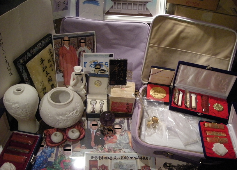 やや日刊カルト新聞: 本紙アジトにガサ入れ＝霊感商法グッズ転売容疑で