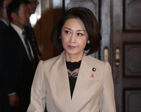 三原じゅん子議員 税金滞納の過去…実母と住む自宅が競売に! | 女性自身