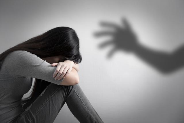 남매가 아닌, 성폭행 피해자와 가해자로 동거 중입니다"