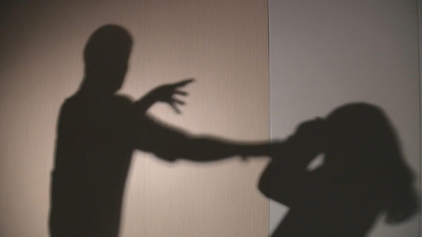 지인과 함께 여자친구 성폭행한 50대 남성 등 세 명 구속