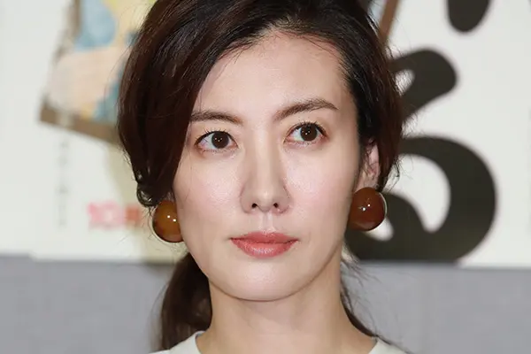 ともさかりえも42歳で発症を告白…コロナ禍で「若年性更年期」が増加中 | 女性自身