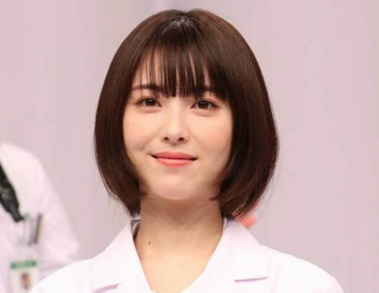 浜辺美波の愛用の香水はマジョロマンティカ!購入方法や価格も紹介! | narudora media