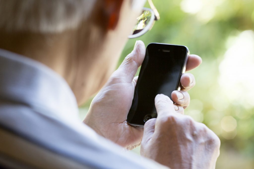 シニア世代にスマホを持たせるなら、入れておきたいスマホアプリ | TONE公式コラム｜トーンモバイル