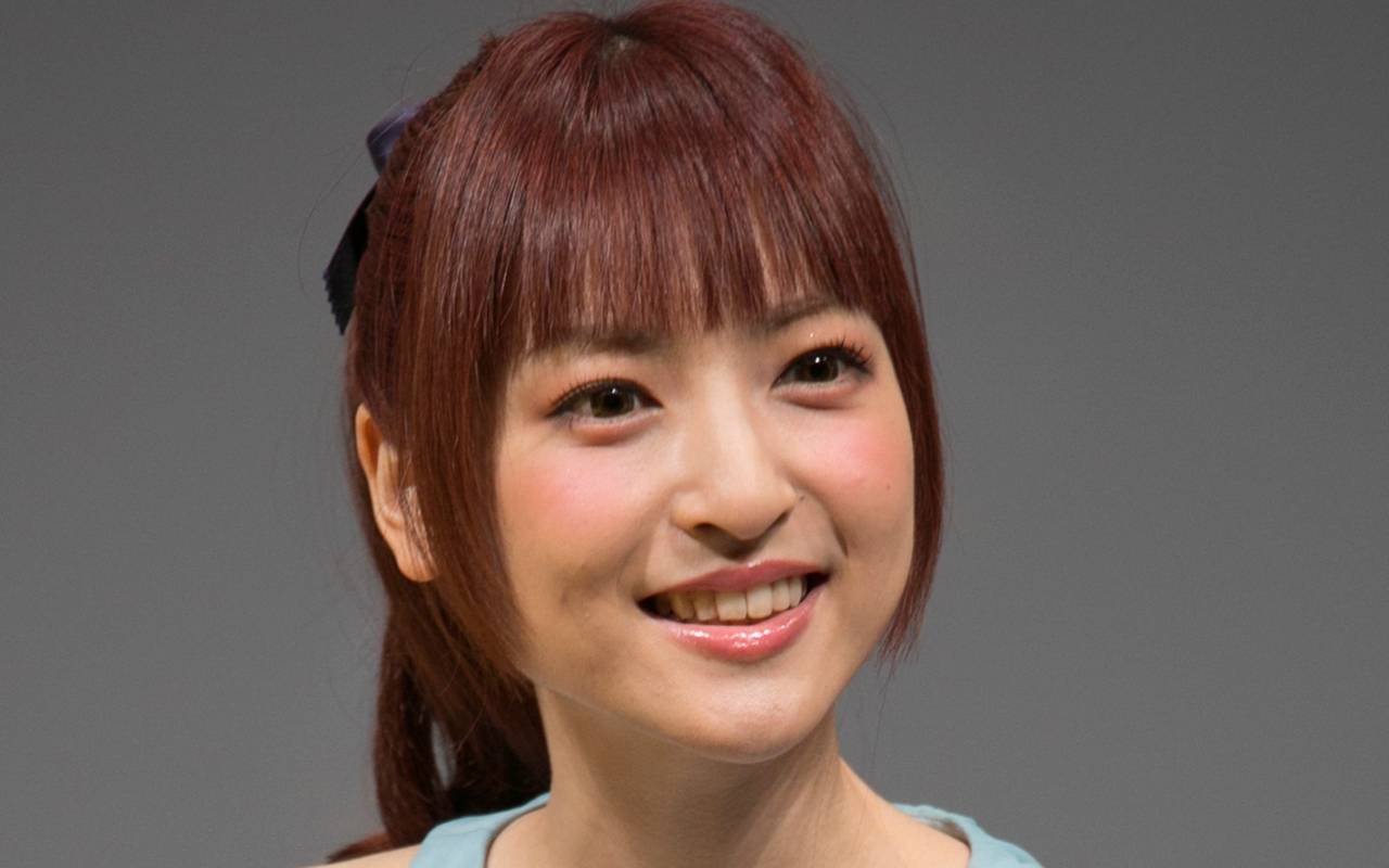 V6のサインをもらってきて」神田沙也加さんが綴っていた“14歳の芸能界デビュー”への本当の思い〈母が作りあげた“SAYAKA”にしたくなかった〉 | 文春オンライン