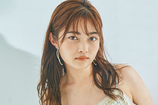 井上咲楽、豊満胸元あらわな美ボディ姿 『VOCE』で見せる大人の表情(オリコン) - Yahoo!ニュース