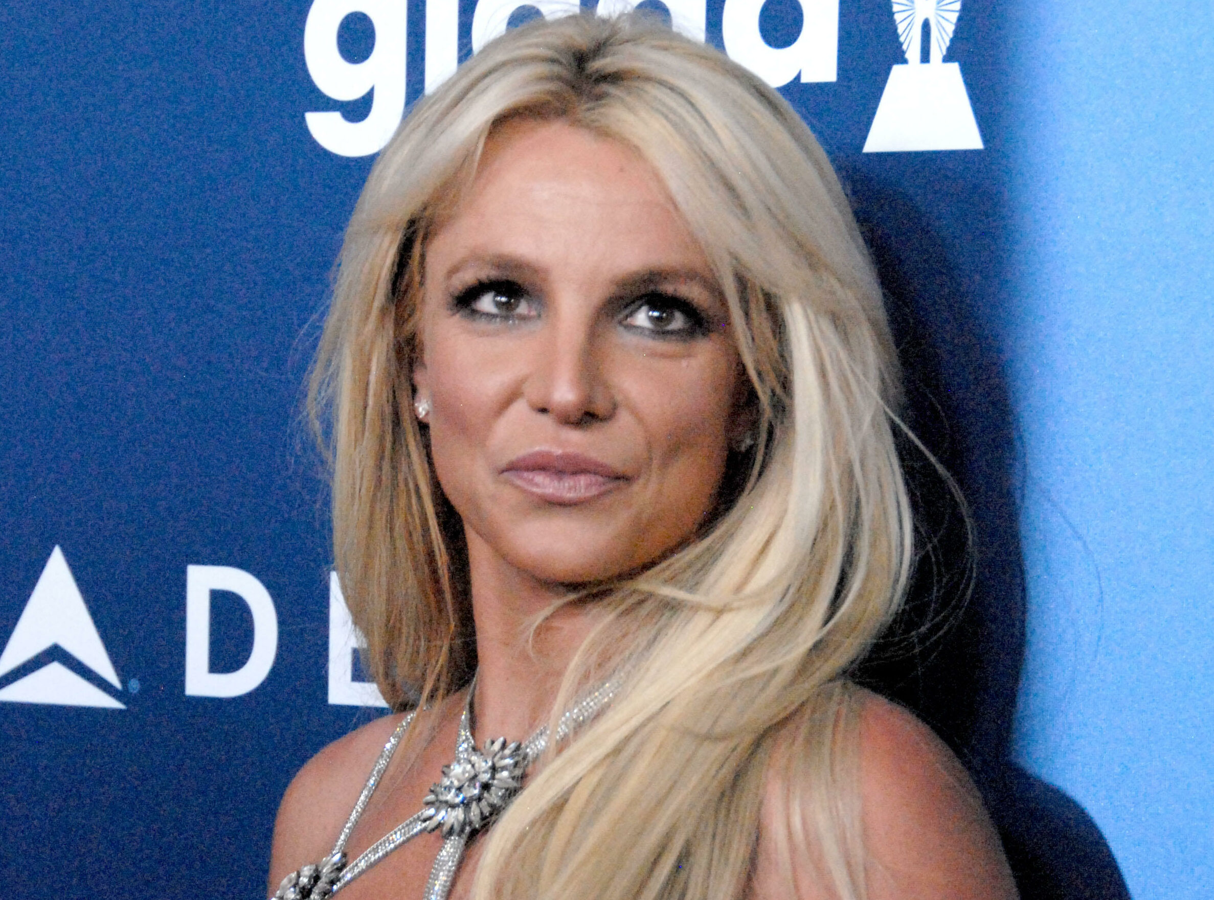 there-s-no-way-to-fix-me-troubled-britney-spears-says-she-cries